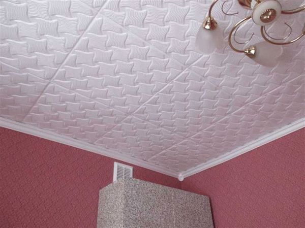 Недостатки пенопластовой потолочной плитки