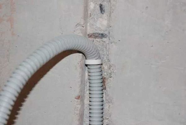 Недостатки электропроводки по потолку